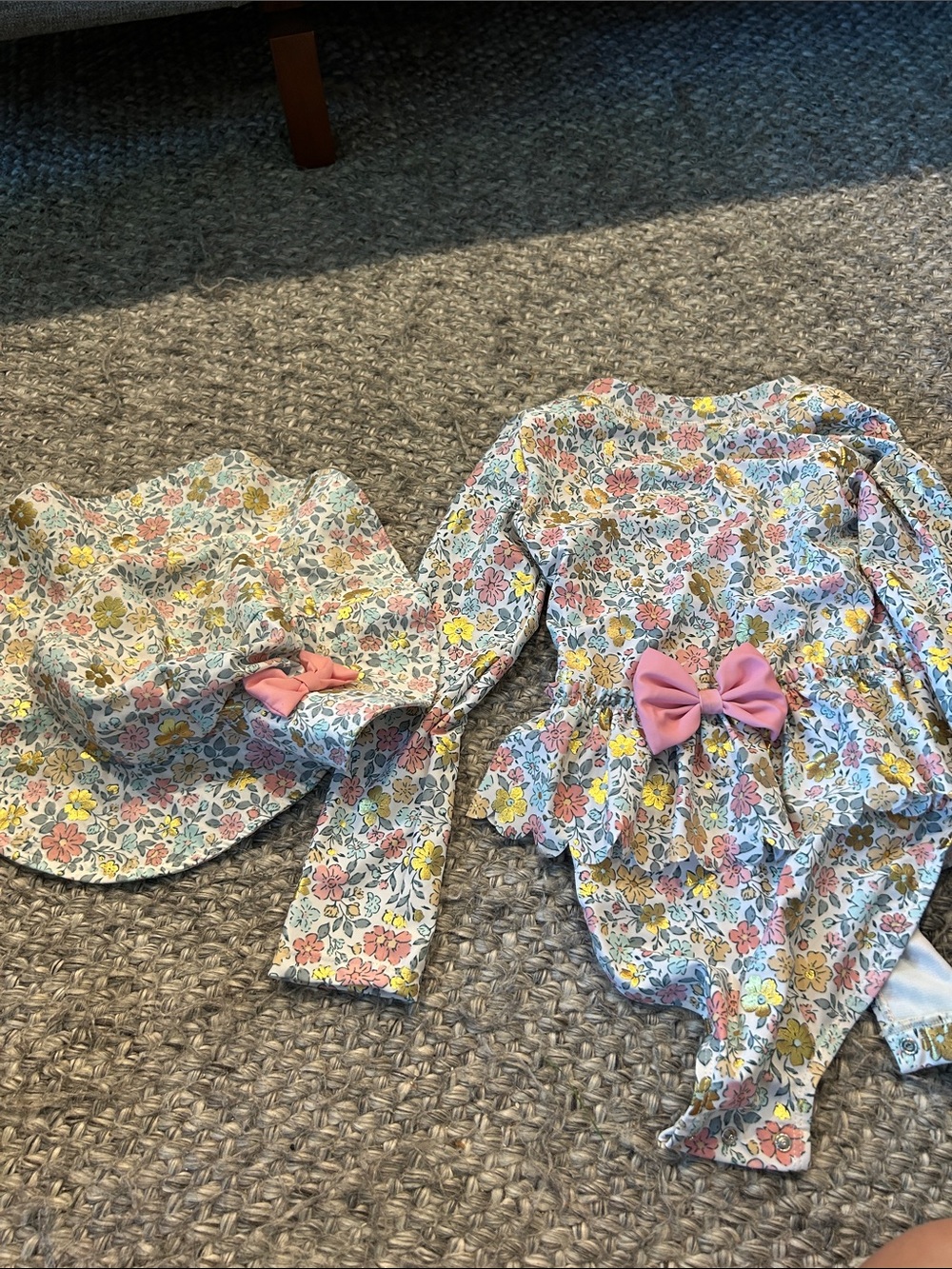 EUC Bathing suit and hat set size 6